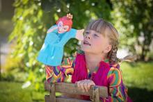 niña con títere